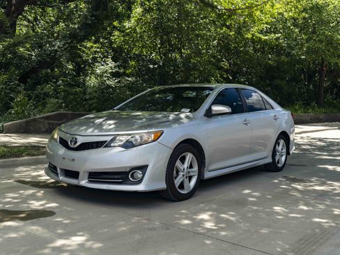 Used 2013 Toyota Camry SE FWD image 5
