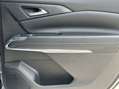 Used 2026 Chevrolet Traverse LT FWD image 16