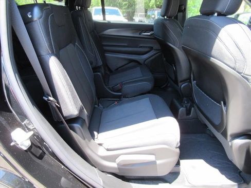 New 2026 Jeep Grand Cherokee L Laredo AWD/4WD image 30