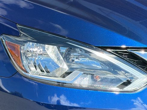 Used 2019 Nissan Sentra SV FWD image 4