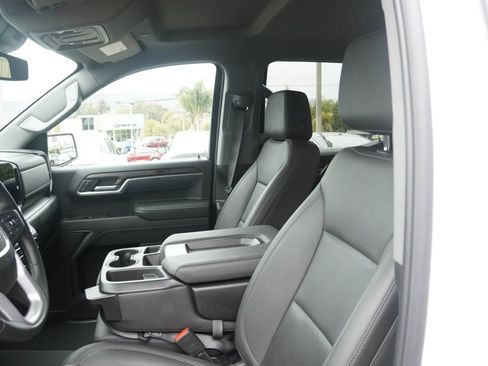 Used 2025 GMC Sierra 1500 SLT image 14