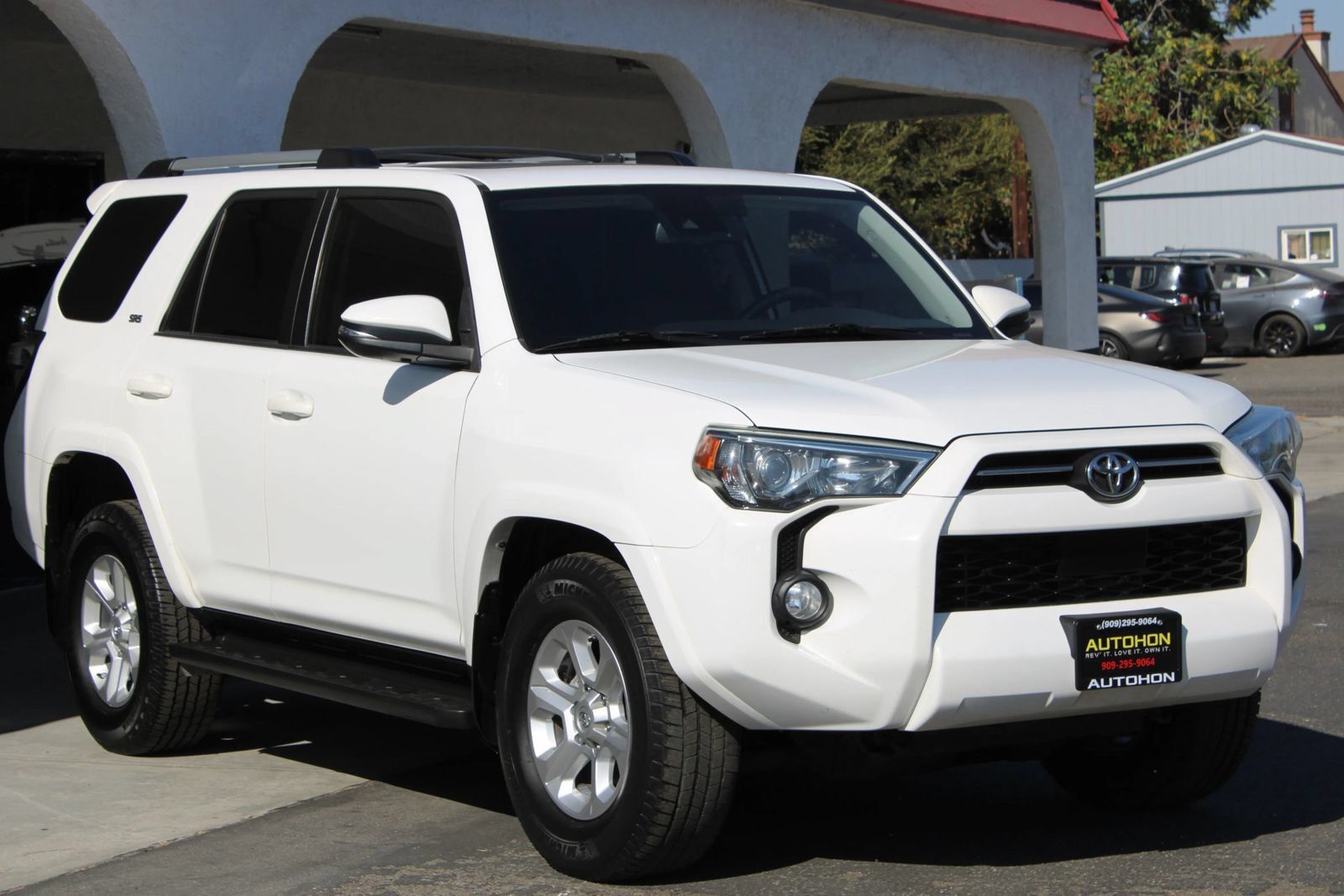 Used 2020 Toyota 4Runner SR5 Premium w/ Moonroof Package RWD image 3
