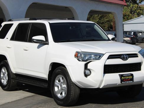Used 2020 Toyota 4Runner SR5 Premium w/ Moonroof Package RWD image 3
