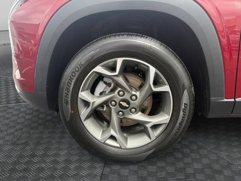Used 2025 Chevrolet Trax LT FWD image 13