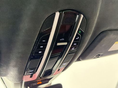 Used 2023 Porsche Cayenne Turbo image 27