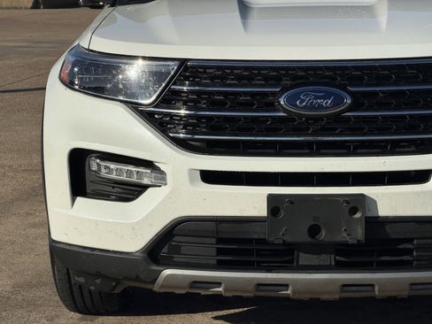 Used 2021 Ford Explorer XLT w/ Equipment Group 202A image 6
