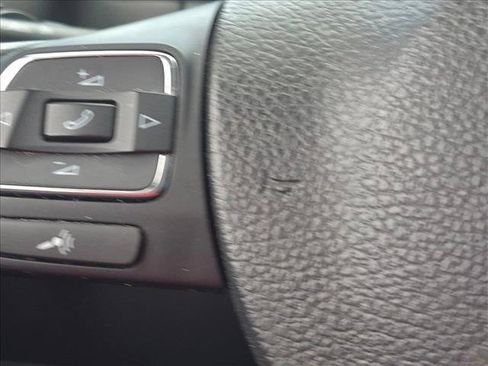 Used 2017 Volkswagen Tiguan S FWD image 11
