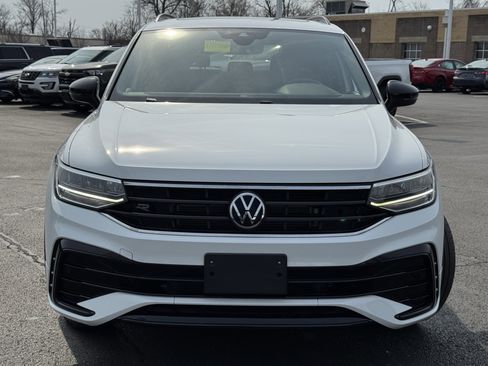 Used 2022 Volkswagen Tiguan SE R-Line image 18