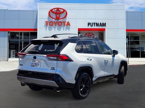 Used 2023 Toyota RAV4 XSE AWD/4WD image 4