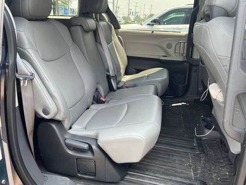 Used 2023 Toyota Sienna XLE FWD image 7