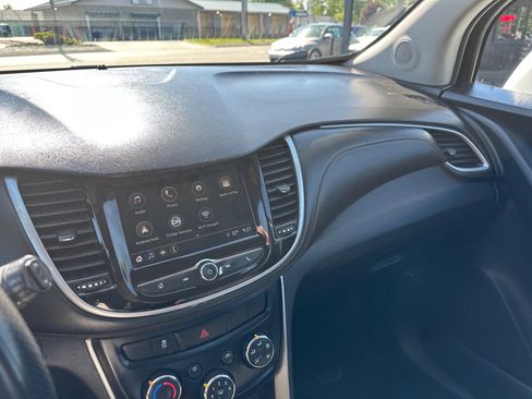Used 2018 Chevrolet Trax LS AWD/4WD image 23