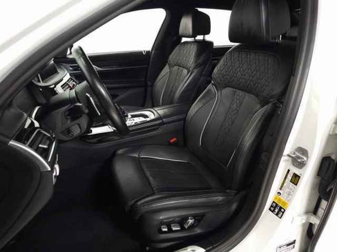 Used 2022 BMW 740i xDrive w/ M Sport Package image 18