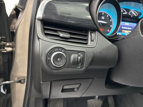 Used 2018 Buick Envision Essence image 35