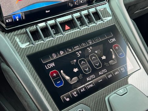 Used 2023 Lamborghini Urus Performante AWD/4WD image 34