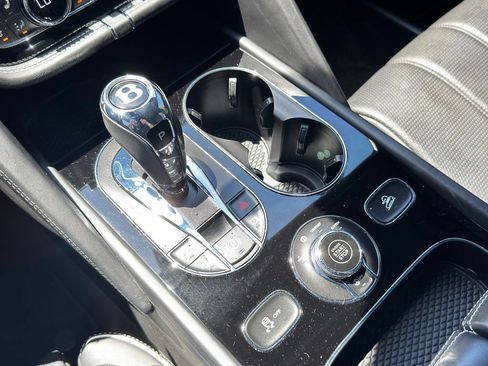Used 2022 Bentley Bentayga AWD/4WD image 20