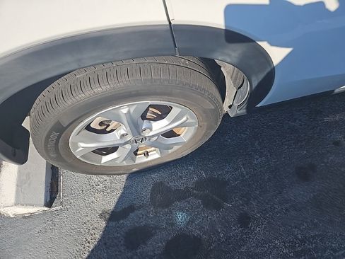 Used 2023 Honda HR-V LX image 9