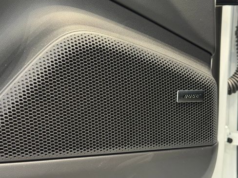 Certified 2025 Porsche Macan Electric image 14