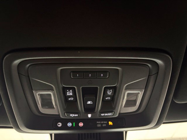 Used 2023 GMC Sierra 1500 AT4 w/ Technology Package AWD/4WD image 40