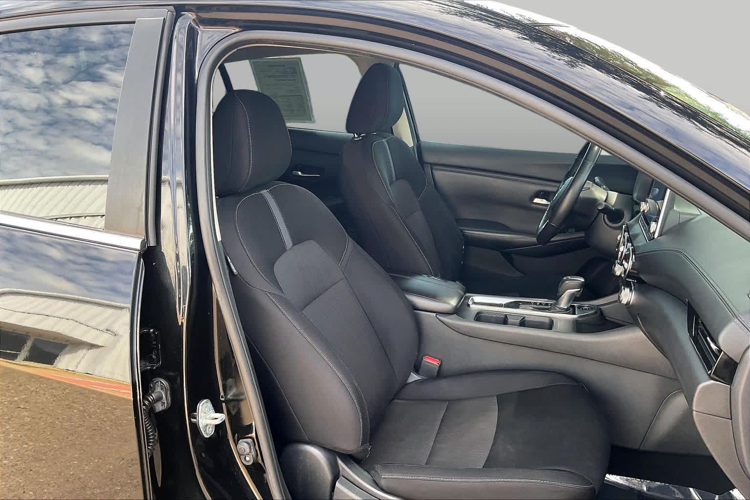 Used 2022 Nissan Sentra SV w/ All-Weather Package FWD image 9