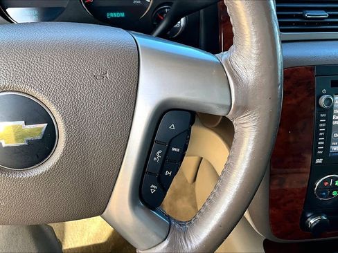 Used 2014 Chevrolet Suburban LTZ image 24