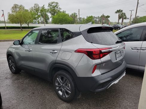 Used 2023 Kia Seltos LX image 19