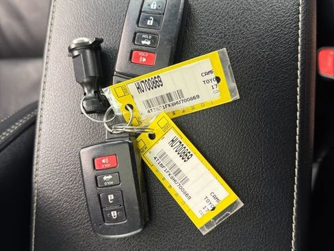 Used 2017 Toyota Camry XLE w/ Moonroof Package image 35