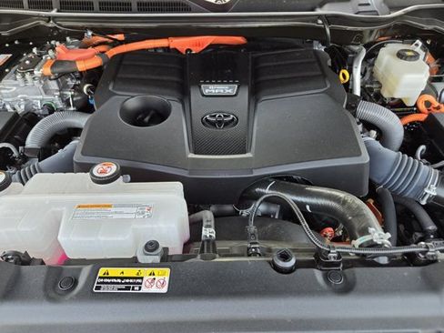 Used 2025 Toyota Tundra Platinum AWD/4WD image 34