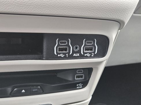 Used 2022 Chrysler Pacifica Touring-L w/ Uconnect Theater Family Group image 22