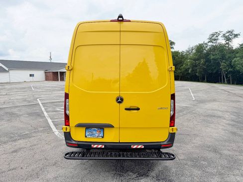 Used 2021 Mercedes-Benz Sprinter 2500 image 6