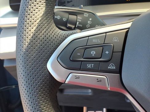 New 2026 Volkswagen Tiguan SE R-Line image 18