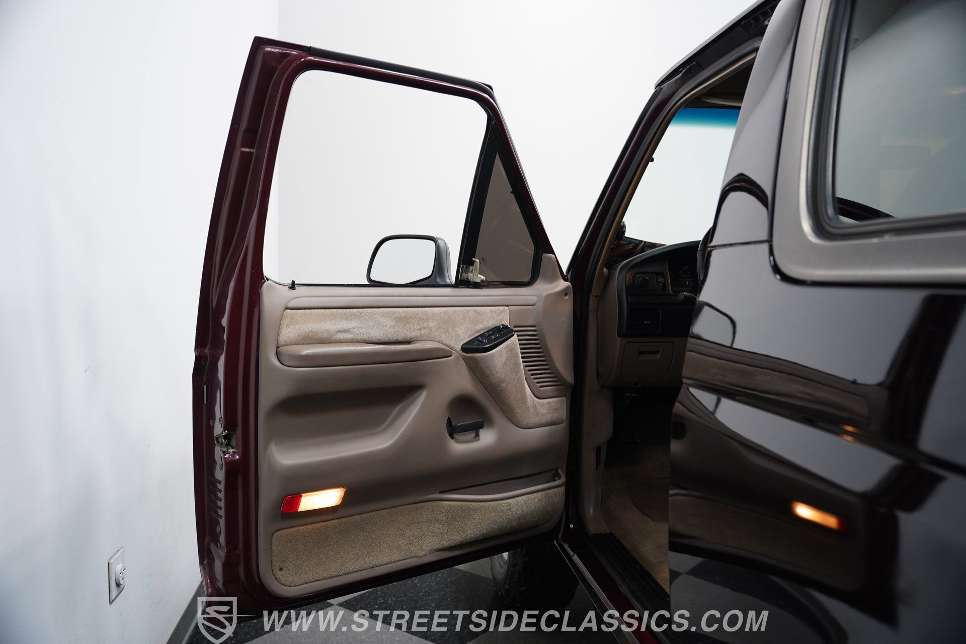 Used 1996 Ford Bronco Eddie Bauer AWD/4WD image 35
