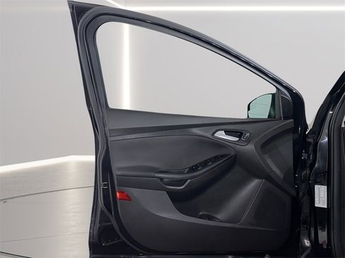 Used 2015 Ford Focus SE image 9