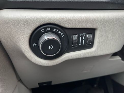 Used 2018 Chrysler Pacifica Touring Plus image 14