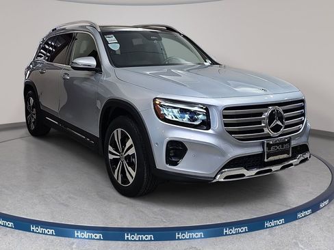 Used 2026 Mercedes-Benz GLB 250 4MATIC image 4