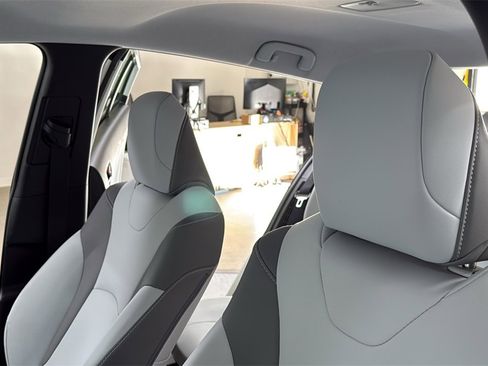 Used 2020 Toyota Prius Prime Limited image 13