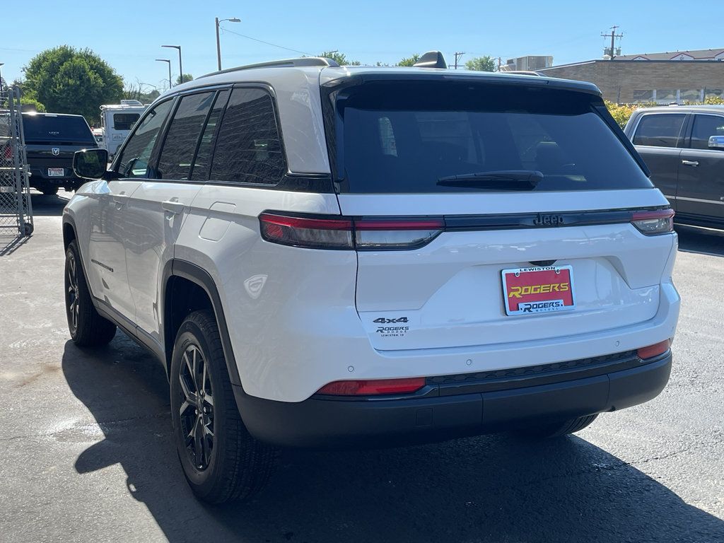 Certified 2025 Jeep Grand Cherokee Altitude AWD/4WD image 8