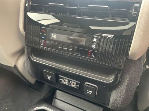 Used 2023 Jeep Wagoneer Series II w/ Premium Group I image 21