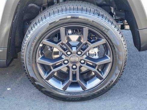 New 2025 Jeep Grand Cherokee Limited image 10