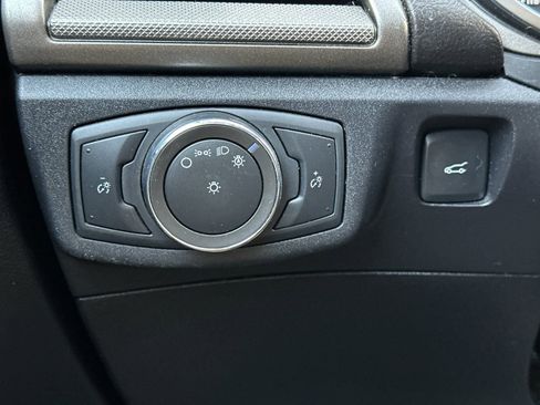 Used 2020 Ford Fusion SE image 31