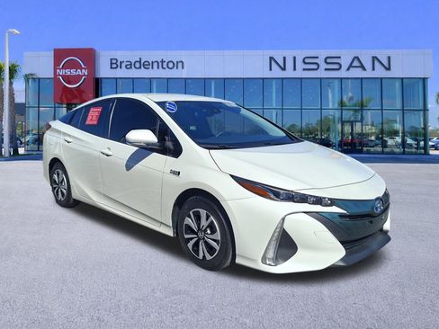 Used 2017 Toyota Prius Prime Plus FWD image 3
