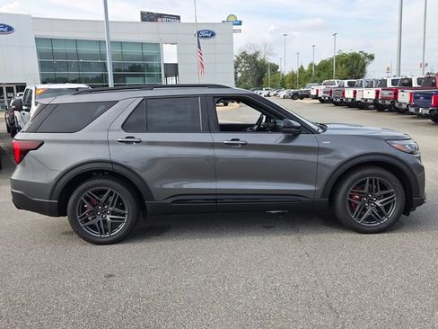 New 2026 Ford Explorer ST-Line w/ ST-Line Street Pack RWD image 15