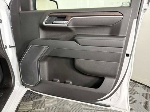 Used 2025 GMC Sierra 1500 SLT AWD/4WD image 12