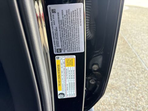 Certified 2025 GMC Sierra 2500 Denali Ultimate AWD/4WD image 35