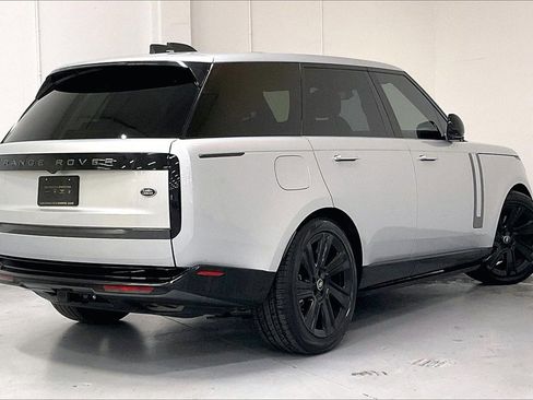 Used 2023 Land Rover Range Rover SE image 4