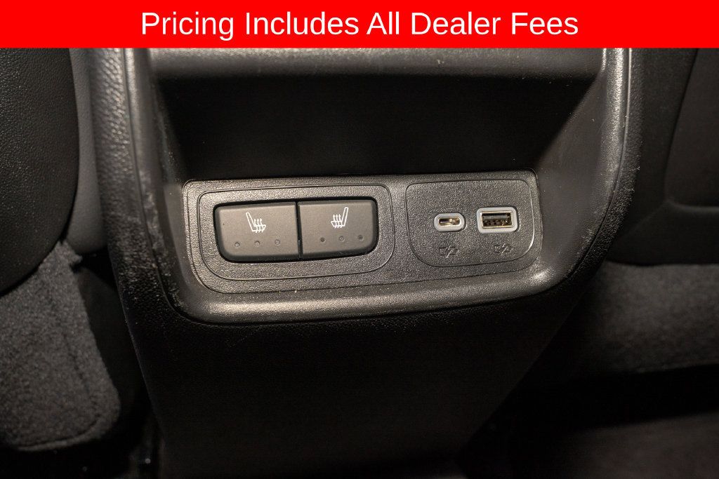 Used 2024 Cadillac XT4 Luxury w/ Cold Weather Package FWD image 9