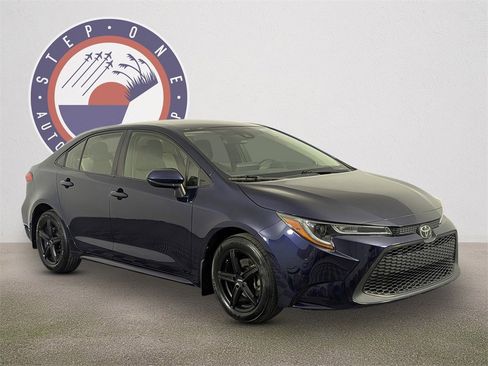 Used 2022 Toyota Corolla LE w/ Carpet Mat Package (TMS) image 2