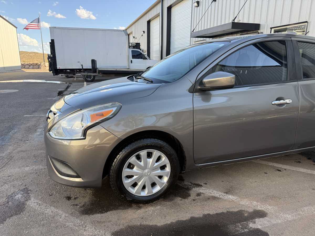 Used 2016 Nissan Versa SV FWD image 3