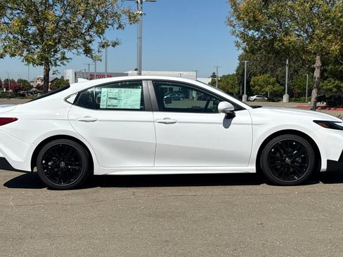 New 2025 Toyota Camry SE w/ Convenience Package image 3
