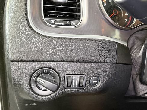 Used 2019 Dodge Charger SXT w/ Leather Interior Group image 20