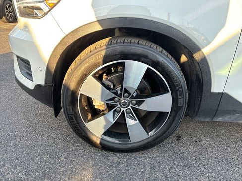Used 2019 Volvo XC40 T5 Momentum image 11